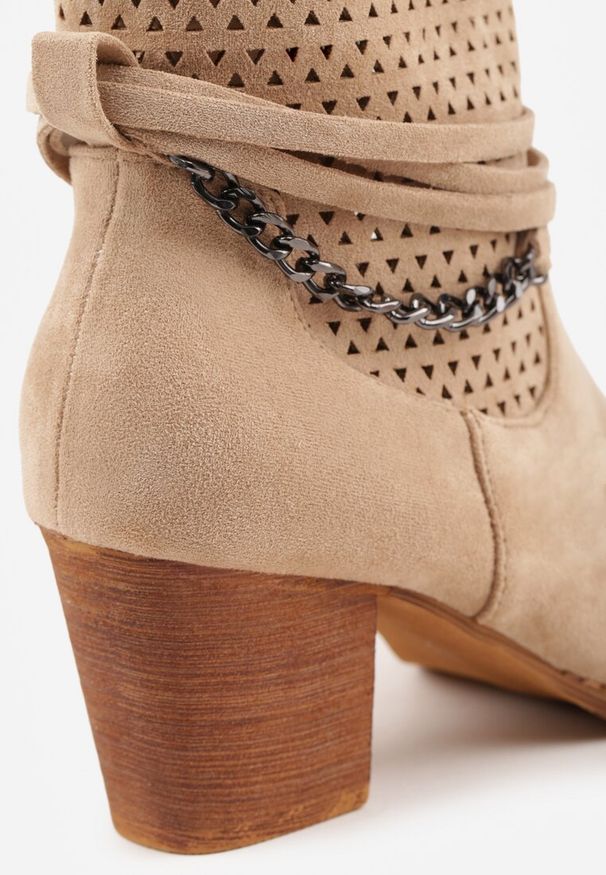 Renee - Ciemnobeżowe Botki Vices na Słupku w Stylu Kowbojek z Ażurową Cholewką i Paskami Tulifedi. Zapięcie: pasek. Kolor: beżowy. Materiał: jeans, skóra. Szerokość cholewki: normalna. Wzór: ażurowy. Obcas: na słupku. Styl: rockowy. Wysokość obcasa: średni