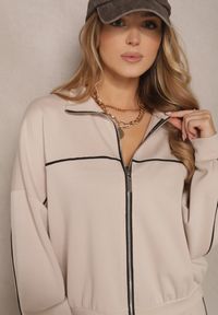 Renee - Jasnobeżowy Retro Komplet Dresowy z Wiskozą Bluza i Spodnie o Szerokim Kroju Selriza. Kolor: beżowy. Materiał: dresówka, wiskoza. Wzór: aplikacja #4