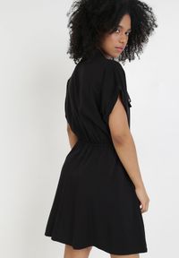 Born2be - Czarna Sukienka Priaphelous. Kolor: czarny. Materiał: tkanina, bawełna. Długość rękawa: krótki rękaw. Wzór: aplikacja. Typ sukienki: rozkloszowane, koszulowe. Długość: mini #4