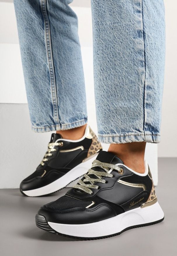 Renee - Czarne Sneakersy z Panterką i Napisem Raccaria. Kolor: czarny. Wzór: napisy, motyw zwierzęcy. Obcas: na platformie