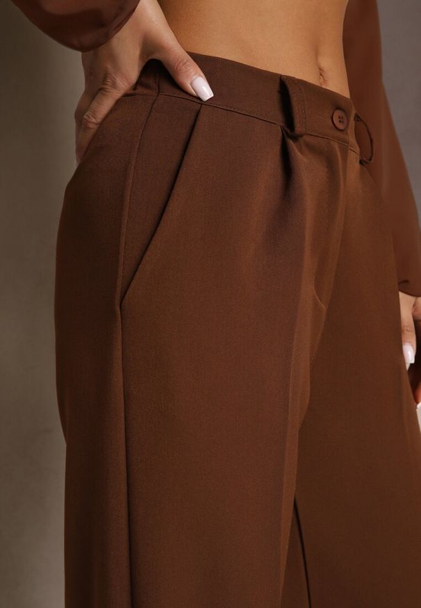 Renee - Brązowe Szerokie Spodnie High Waist z Gumką w Pasie Eternel. Okazja: na spotkanie biznesowe. Stan: podwyższony. Kolor: brązowy. Materiał: jedwab. Styl: elegancki, biznesowy