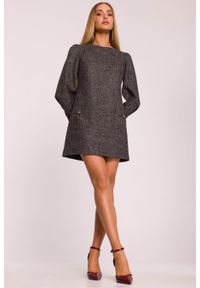 MOE - Elegancka sukienka tweedowa trapezowa mini czarna. Okazja: do pracy, na spotkanie biznesowe, na co dzień. Typ kołnierza: kokarda, dekolt w łódkę. Kolor: czarny. Wzór: aplikacja, melanż. Typ sukienki: trapezowe. Materiał: materiał, dzianina, tkanina. Długość rękawa: długi rękaw. Sezon: lato. Styl: elegancki. Długość: mini #7