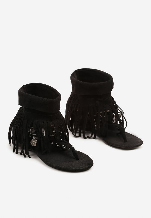 Born2be - Czarne Sandały Japonki w Stylu Boho z Frędzlami i Klamerkami Effivetia. Okazja: na co dzień, na imprezę. Kolor: czarny. Materiał: jeans. Wzór: aplikacja. Sezon: lato. Styl: boho