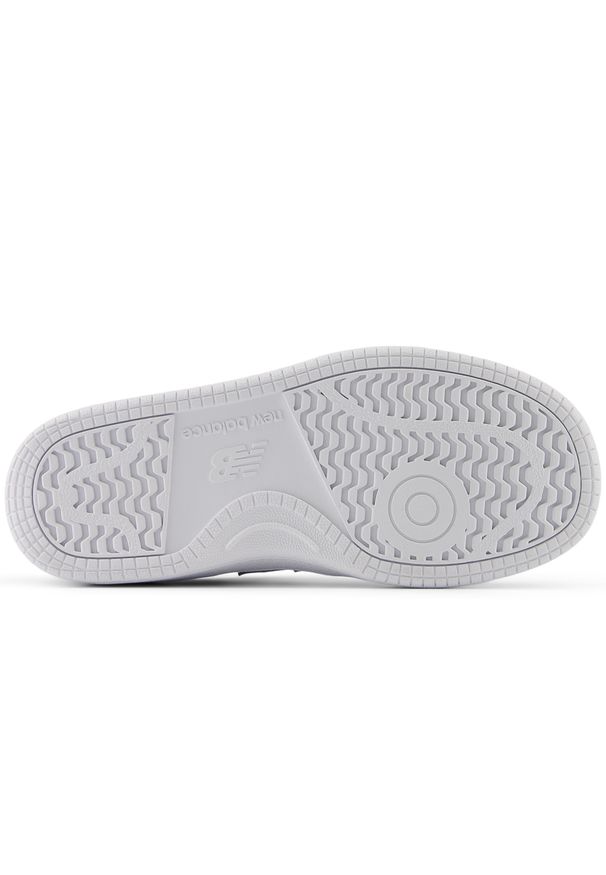 Buty dziecięce New Balance PSB80BW – czarne. Okazja: na co dzień, na uczelnię. Kolor: czarny. Materiał: syntetyk, materiał. Szerokość cholewki: normalna. Sport: turystyka piesza