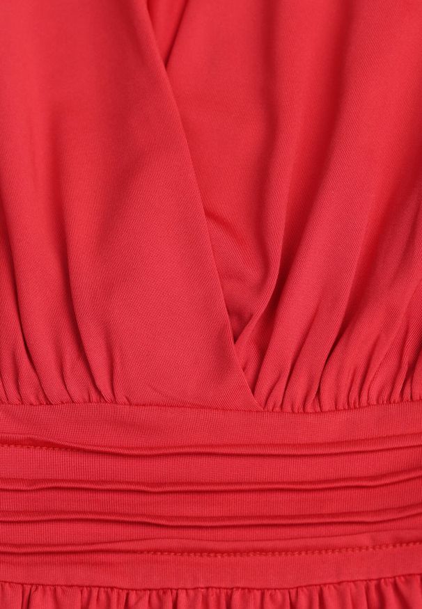 Born2be - Czerwona Rozkloszowana Sukienka z Wiskozą o Kopertowym Kroju Selwenna. Okazja: na co dzień. Typ kołnierza: dekolt w kształcie V. Kolor: czerwony. Materiał: wiskoza. Typ sukienki: kopertowe. Styl: casual