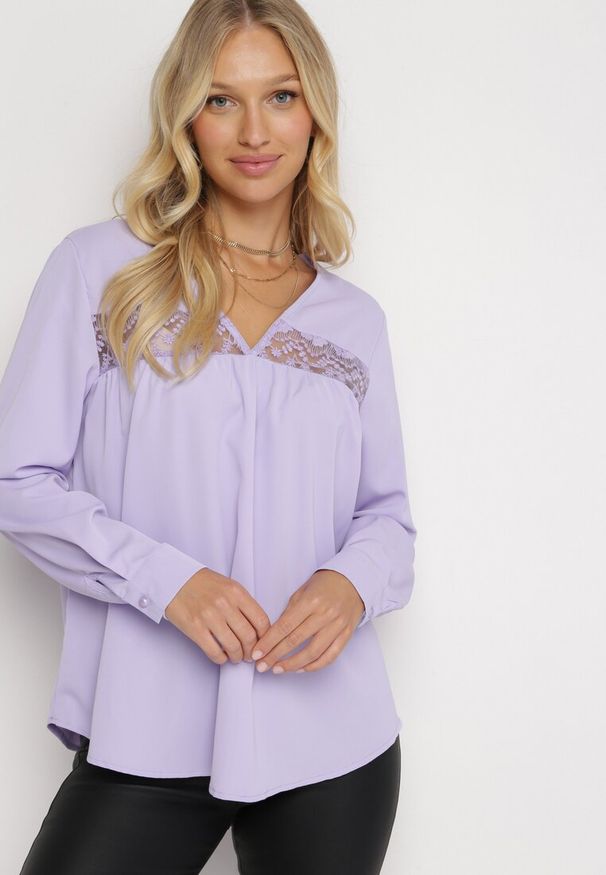 Born2be - Fioletowa Bluzka z Haftem Destyn. Kolor: fioletowy. Materiał: tiul, koronka. Długość rękawa: długi rękaw. Długość: długie. Wzór: haft