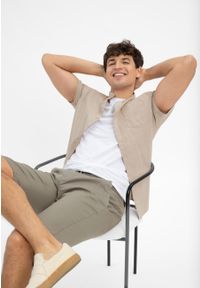 Volcano - Koszula z krótkim rękawem, Regular Fit, C-TRIFO. Typ kołnierza: kołnierzyk stójkowy. Kolekcja: plus size. Materiał: bawełna, materiał. Długość rękawa: krótki rękaw. Długość: krótkie. Wzór: aplikacja. Sezon: lato. Styl: klasyczny #1