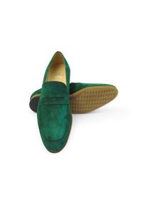 Faber - Ciemnozielone wsuwane buty męskie - penny loafers T116. Zapięcie: bez zapięcia. Kolor: zielony. Materiał: skóra, guma, zamsz. Sezon: lato. Styl: młodzieżowy, klasyczny, wizytowy