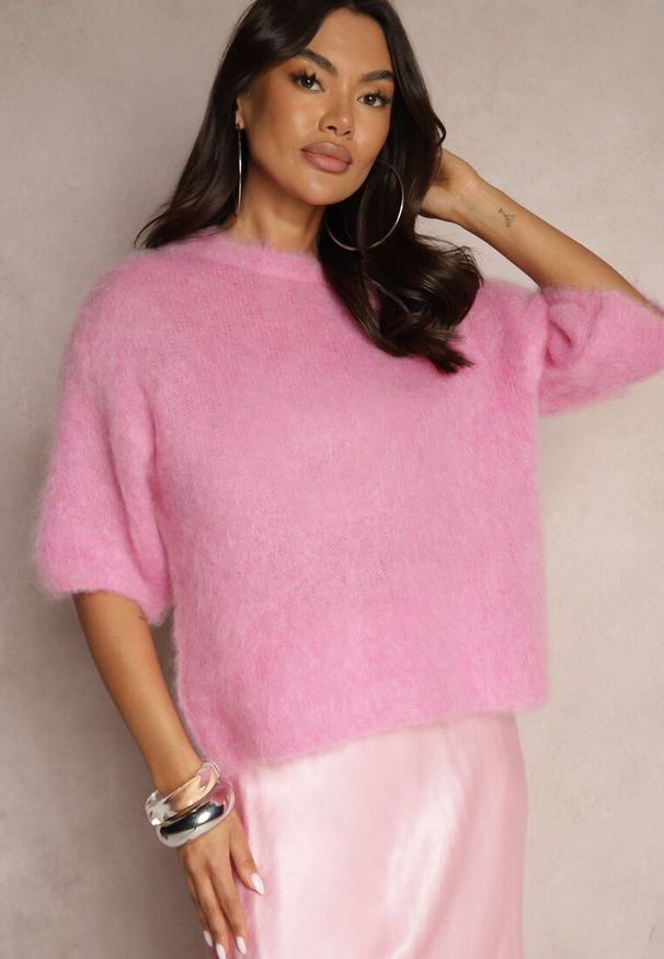 Renee - Różowy Nietoperzowy Sweter z Moheru z Rękawami Długości 3/4 Eleaniri. Okazja: na co dzień. Kolor: różowy. Materiał: moher. Sezon: zima, jesień. Styl: elegancki, casual