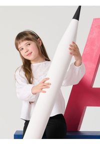 Sinsay - Bluzka z falbaną i ozdobnym haftem - biały. Kolor: biały. Wzór: haft #1