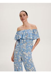 Reserved - Bluzka z wiskozy - niebieski. Typ kołnierza: dekolt hiszpanka. Kolor: niebieski. Materiał: wiskoza #1