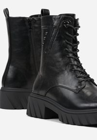 Renee - Czarne Rockowe Botki Workery Zdobione Nitami Eratila. Okazja: na imprezę, na co dzień. Kolor: czarny. Materiał: jeans, skóra. Szerokość cholewki: normalna. Wzór: aplikacja. Styl: rockowy #6