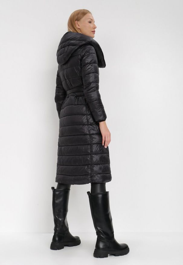 Born2be - Czarna Kurtka Loukylus. Kolor: czarny. Materiał: tkanina. Długość: długie. Wzór: aplikacja. Styl: elegancki