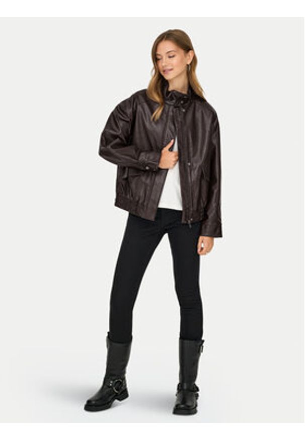 only - ONLY Kurtka z imitacji skóry Julia 15373024 Brązowy Loose Fit. Kolor: brązowy. Materiał: skóra
