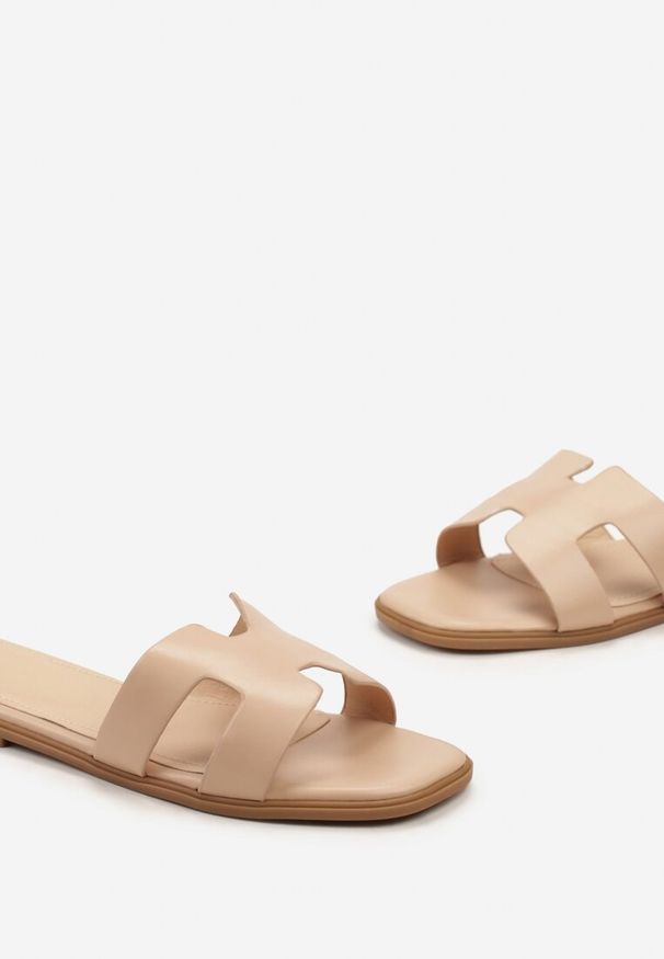 Born2be - Beżowe Klapki z Kwadratowym Noskiem i Wycięciami Raisel. Okazja: na co dzień. Kolor: beżowy. Sezon: lato. Styl: casual, elegancki