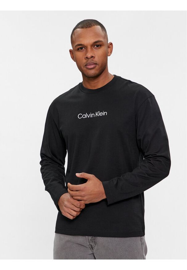 Calvin Klein Longsleeve Hero K10K112396 Czarny Regular Fit. Kolor: czarny. Materiał: bawełna. Długość rękawa: długi rękaw