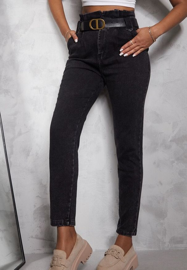 Renee - Czarne Jeansy Mom Fit z Paskiem Astera. Stan: podwyższony. Kolor: czarny. Styl: elegancki