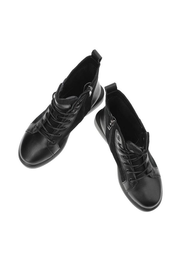 Czarne Botki Filippo Stylowe Obuwie Damskie. Okazja: na co dzień. Zapięcie: sznurówki. Kolor: czarny. Materiał: skóra. Wzór: aplikacja. Obcas: na koturnie. Styl: elegancki. Wysokość obcasa: średni