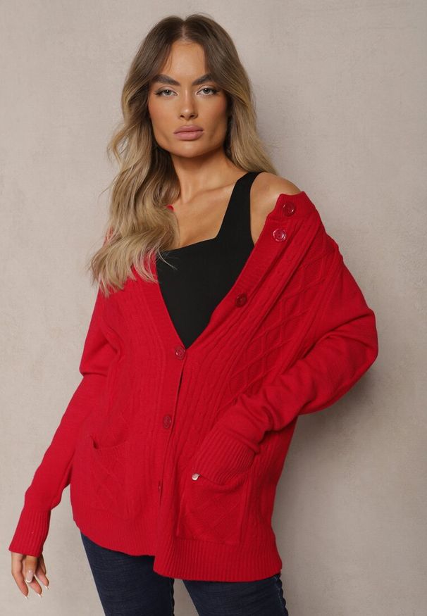 Renee - Bordowy Casualowy Kardigan z Bawełną z Kieszonkami Ozdobiony Tłoczeniem Mevanille. Okazja: na co dzień. Kolor: czerwony. Materiał: bawełna. Wzór: aplikacja. Styl: casual