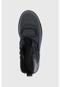 Ugg - UGG Śniegowce Classic Rising Toggle kolor czarny. Nosek buta: okrągły. Zapięcie: sznurówki. Kolor: czarny. Materiał: guma, wełna. Obcas: na platformie