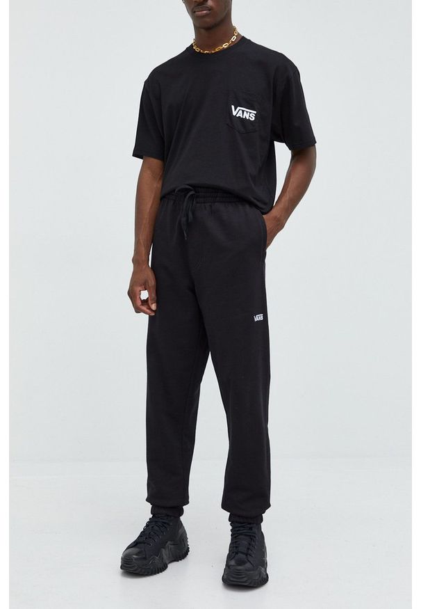 Vans spodnie dresowe bawełniane męskie kolor czarny z aplikacją. Kolor: czarny. Materiał: bawełna, dresówka. Wzór: aplikacja