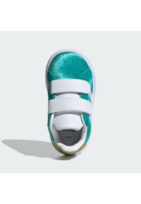 Adidas - Buty adidas Disney Jasmine Grand Court 2.0 dla dzieci. Kolor: żółty, biały, wielokolorowy, niebieski. Wzór: motyw z bajki