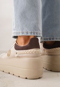 Renee - Beżowe Skórzane Sneakersy na Platformie z Aplikacją i Plecionym Paskiem Kaphophai. Okazja: na spacer, na co dzień. Zapięcie: pasek. Kolor: beżowy. Materiał: skóra. Wzór: aplikacja. Obcas: na platformie. Sport: turystyka piesza #9