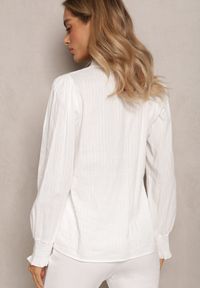 Renee - Biała Bawełniana Koszula z Koronką Raymonilla. Kolor: biały. Materiał: koronka, bawełna. Wzór: koronka