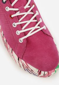 Renee - Fuksjowe Skórzane Sneakersy na Plaformie w Pióra z Perforacją Tidessa. Okazja: na co dzień. Kolor: różowy. Materiał: skóra. Wzór: aplikacja #5