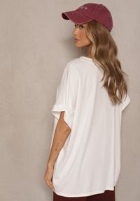 Renee - Biały T-shirt z Wiskozą o Fasonie Nietoperza Tanalitha. Okazja: na co dzień. Kolor: biały. Materiał: wiskoza. Styl: casual #3