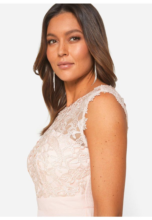 bonprix - Długa sukienka z koronką. Kolor: różowy. Materiał: koronka. Wzór: koronka. Styl: elegancki, wizytowy. Długość: maxi