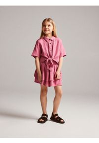 Reserved - Muślinowa koszula z wiązaniem - brudny róż. Kolor: różowy. Materiał: bawełna