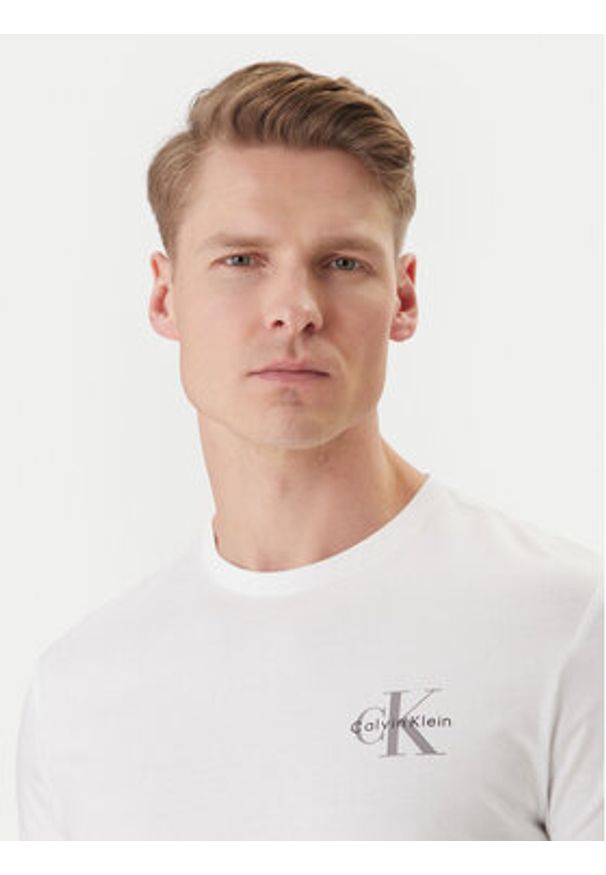 Calvin Klein Jeans T-Shirt LV04RF278G Biały Regular Fit. Kolor: biały. Materiał: bawełna