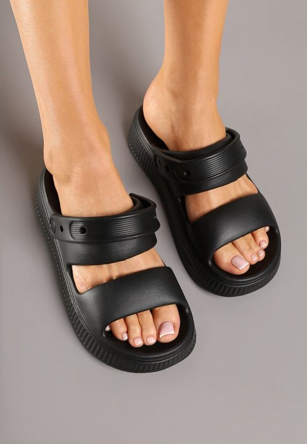 Born2be - Czarne Klapki z Paskiem na Pięcie Ulianis. Okazja: na co dzień. Kolor: czarny. Obcas: na obcasie. Styl: casual. Wysokość obcasa: średni