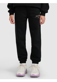 4f - 4F Spodnie dresowe joggery dziewczęce - czarne 122 (6-7 lat). Okazja: na co dzień. Kolor: czarny. Materiał: dresówka. Wzór: gładki, ze splotem. Sezon: lato. Styl: młodzieżowy, casual, sportowy #2