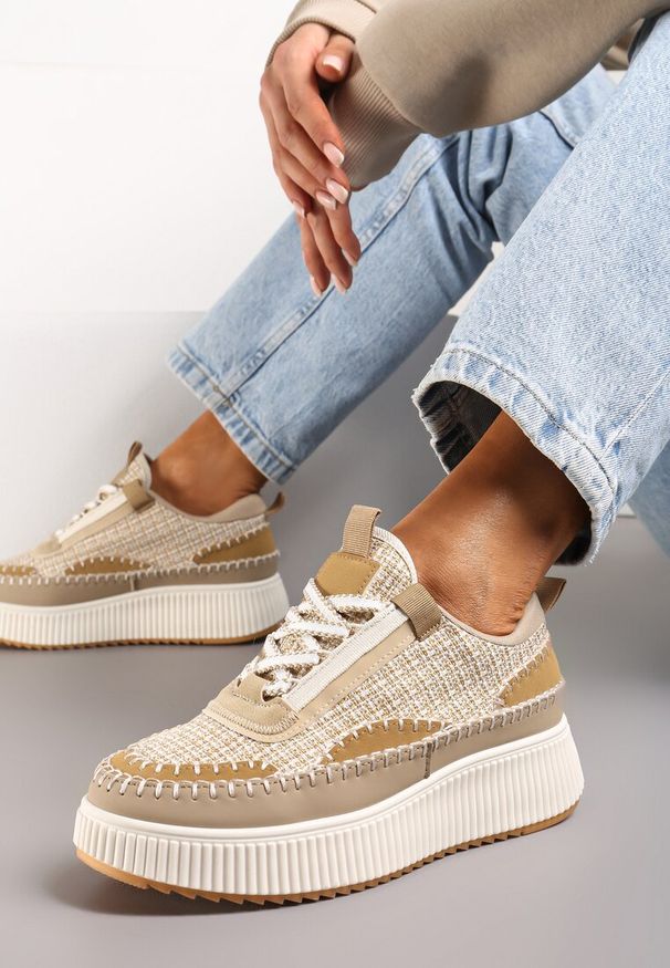 Born2be - Ciemnobeżowe Sneakersy na Platformie z Tweedową Wstawką Nanelwi. Kolor: beżowy. Wzór: aplikacja. Obcas: na platformie