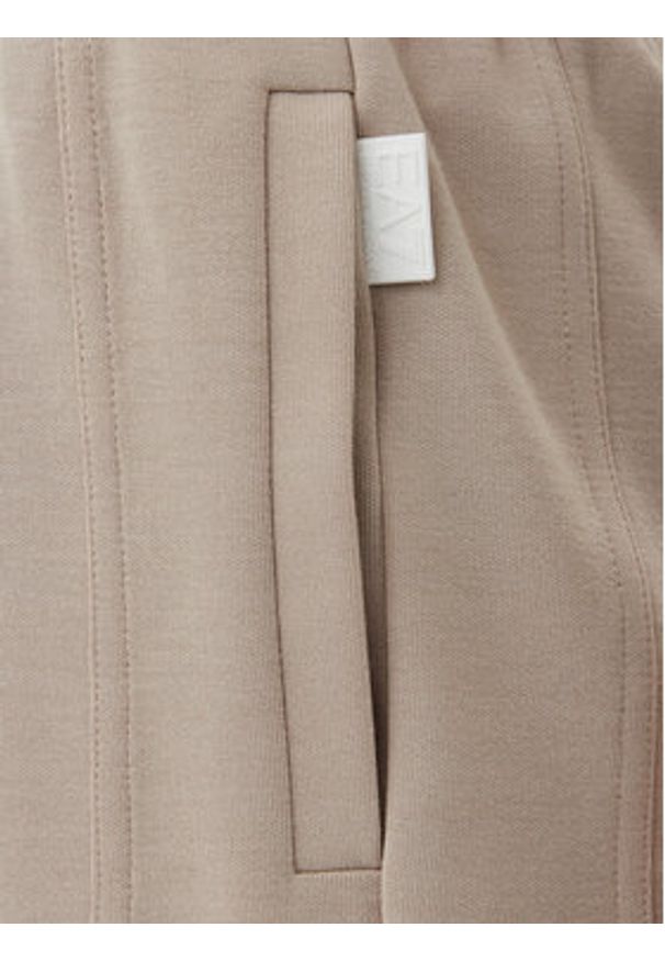 EA7 Emporio Armani Szorty sportowe 7W000280 AF12501 U6155 Beżowy Regular Fit. Kolor: beżowy. Materiał: syntetyk