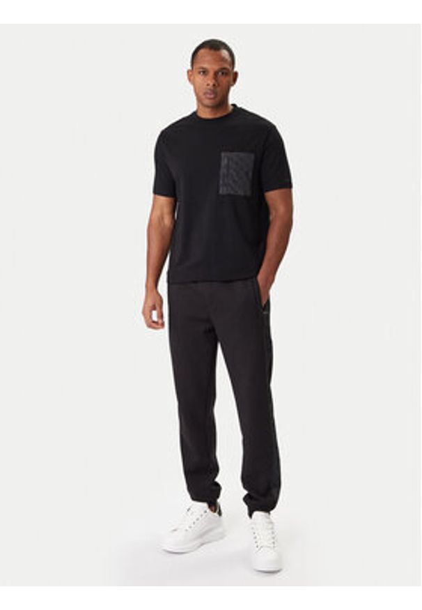 Karl Lagerfeld - KARL LAGERFELD T-Shirt 755031 561221 Czarny Regular Fit. Typ kołnierza: dekolt w karo. Kolor: czarny. Materiał: bawełna