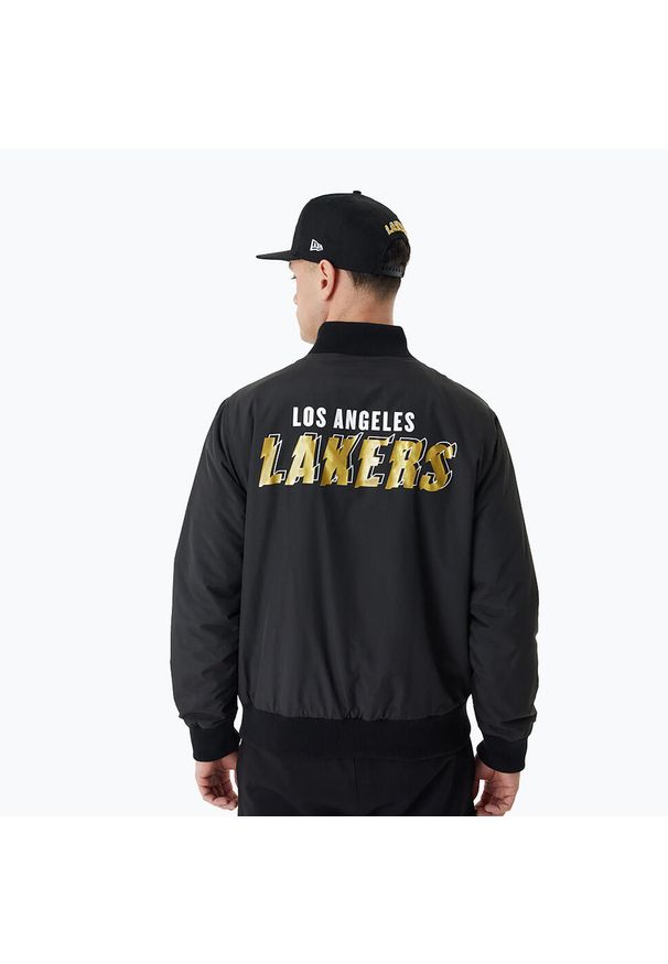 Kurtka męska New Era NBA Script BP Bomber Los Angeles Lakers. Kolor: czarny