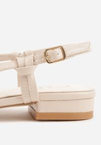 Born2be - Beżowe Sandały na Płaskiej Podeszwie Ozdobione Wycięciami Auraly. Okazja: na co dzień. Zapięcie: sprzączka. Kolor: beżowy. Wzór: aplikacja. Obcas: na płaskiej podeszwie. Styl: casual, elegancki #2