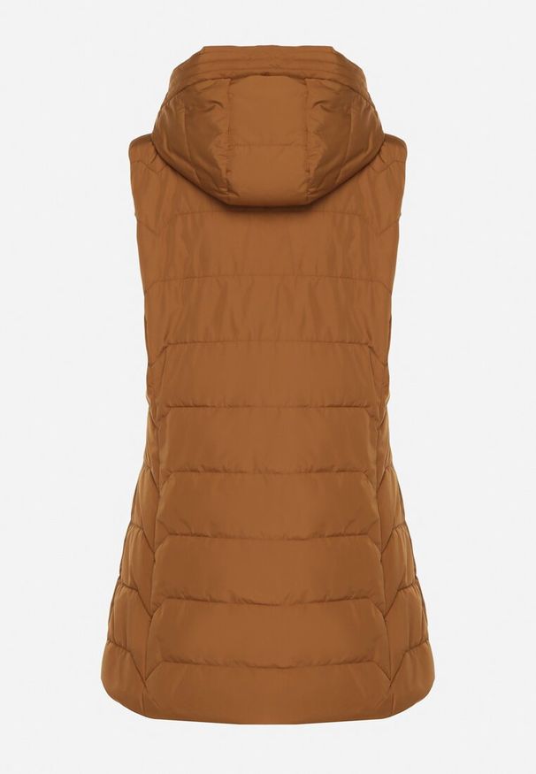 Born2be - Brązowa Przejściowa Kamizelka o Taliowanym Kroju z Kapturem Olendra. Okazja: na co dzień, na spacer. Typ kołnierza: kaptur. Kolor: brązowy. Materiał: poliester, jeans. Styl: klasyczny, casual, sportowy