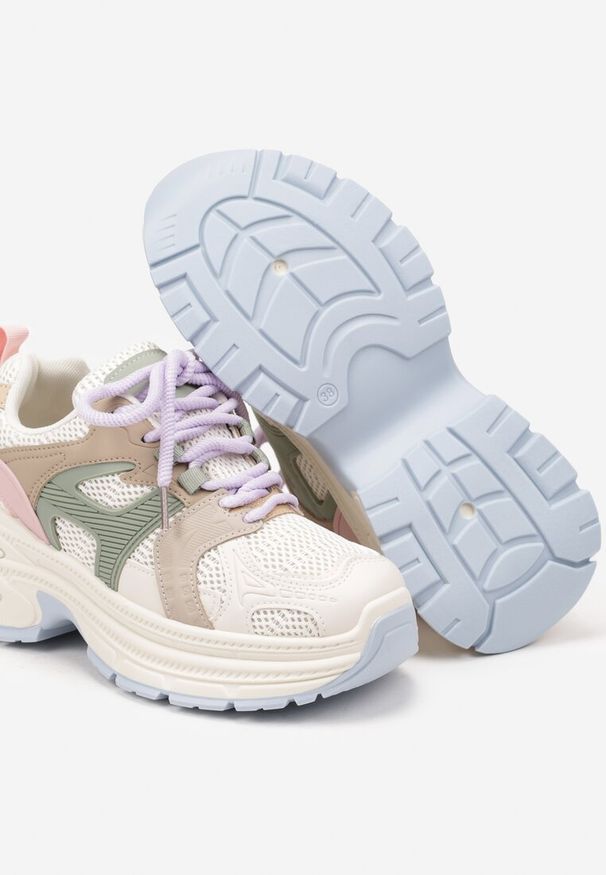 Born2be - Jasnobeżowe Sneakersy na Grubej Tłoczonej Podeszwie z Geometrycznym Motywem Soloria. Okazja: na co dzień. Zapięcie: sznurówki. Kolor: beżowy. Materiał: jeans. Wzór: geometria