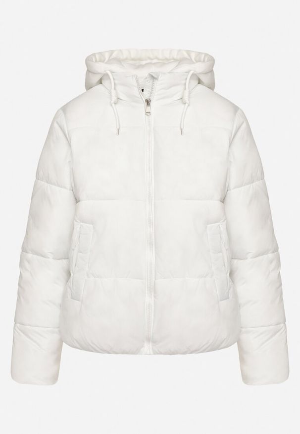 Born2be - Biała Pikowana Kurtka z Kapturem Mivuna. Okazja: na co dzień. Typ kołnierza: kaptur. Kolor: biały. Materiał: jeans. Długość: krótkie. Styl: casual