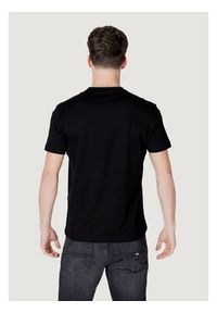 EA7 Emporio Armani T-Shirt 7M000224 AF10375 MC156 Czarny Regular Fit. Kolor: czarny. Materiał: bawełna