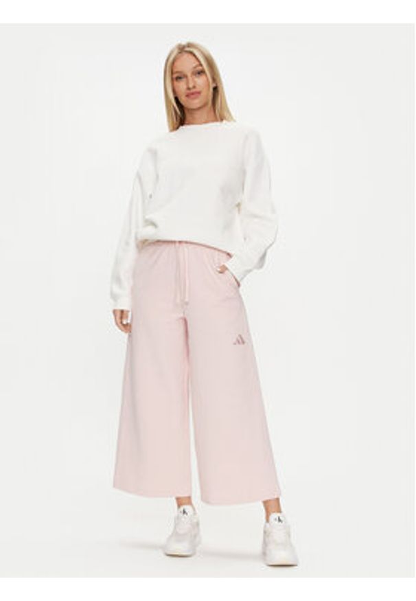Adidas - adidas Spodnie dresowe ALL SZN IY6831 Różowy Wide Leg. Kolor: różowy. Materiał: bawełna, syntetyk