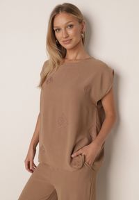 Born2be - Beżowy Letni Komplet Bogaty w Wiskozę Bluzka Oversize z Haftem i Spodnie Abis. Kolor: beżowy. Materiał: wiskoza. Wzór: haft #3