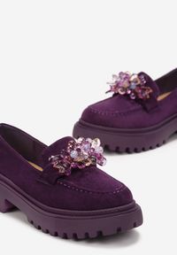 Born2be - Fioletowe Mokasyny Camilena. Zapięcie: pasek. Kolor: fioletowy. Materiał: zamsz. Szerokość cholewki: normalna. Wzór: aplikacja. Obcas: na obcasie. Styl: elegancki. Wysokość obcasa: średni #2