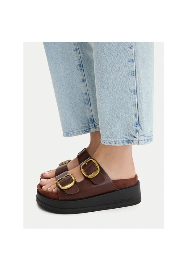 Klapki Guess Jeans. Kolor: brązowy