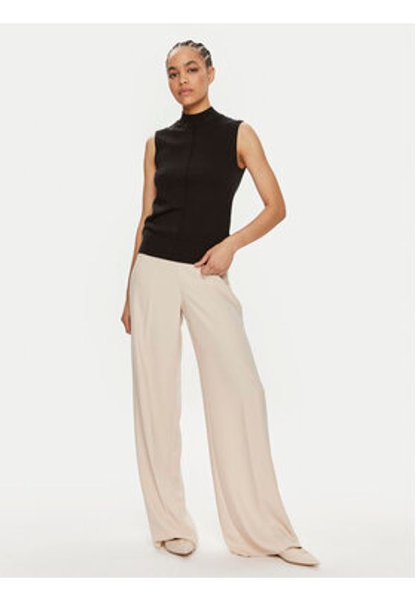 Calvin Klein Golf K20K207568 Czarny Slim Fit. Typ kołnierza: golf. Kolor: czarny. Materiał: bawełna