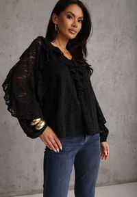 Renee - Czarna Koronkowa Bluzka z Falbankami Sewrana. Typ kołnierza: kołnierz z falbankami. Kolor: czarny. Materiał: koronka. Styl: elegancki #4